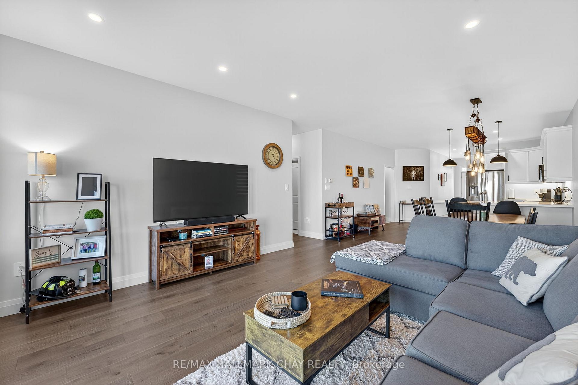 Photo 9 of 138 Ritchie Crescent, Springwater, Elmvale — HOMEH