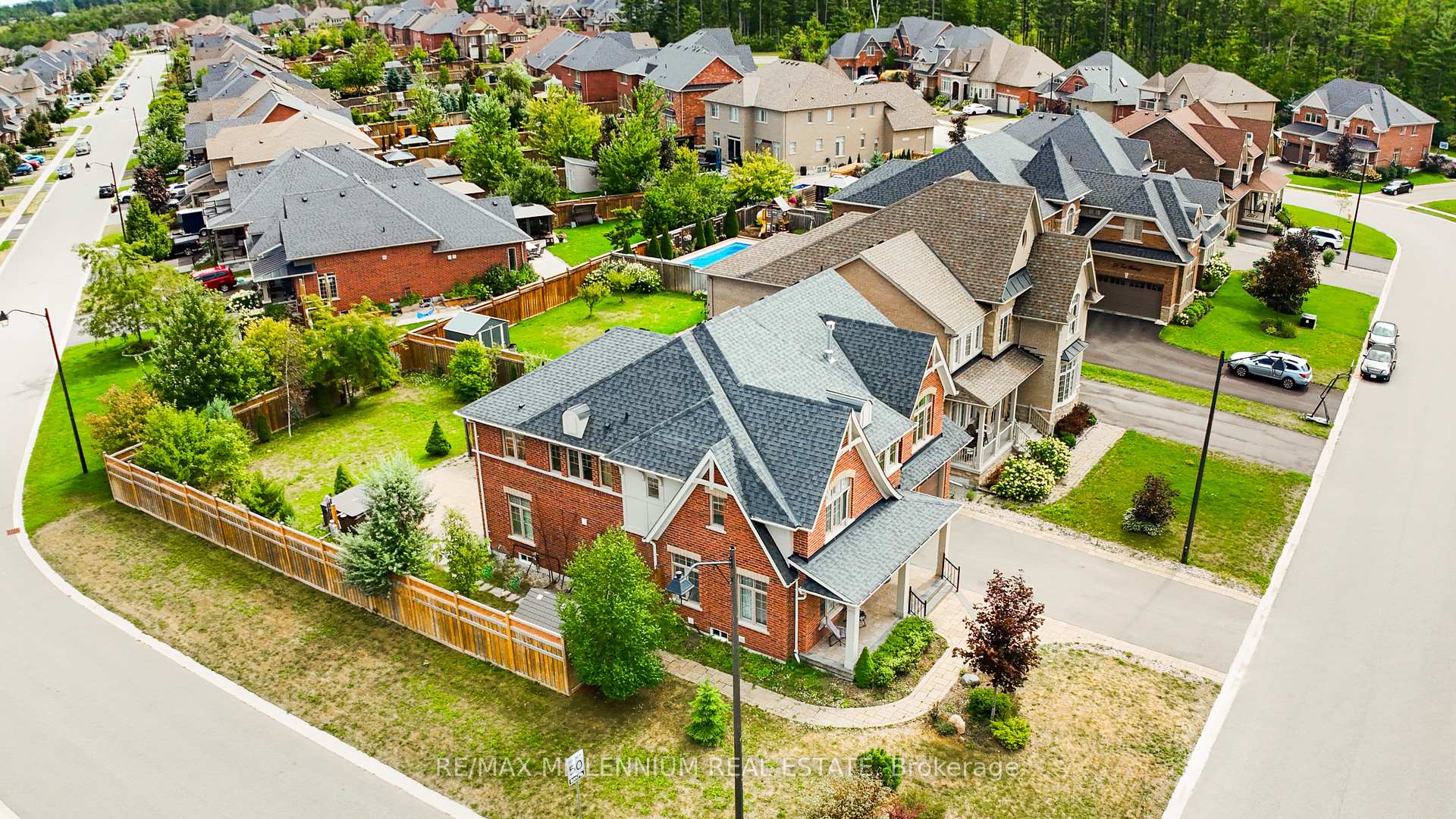 Photo 2 of 58 Trail Boulevard, Springwater, Centre Vespra — HOMEH