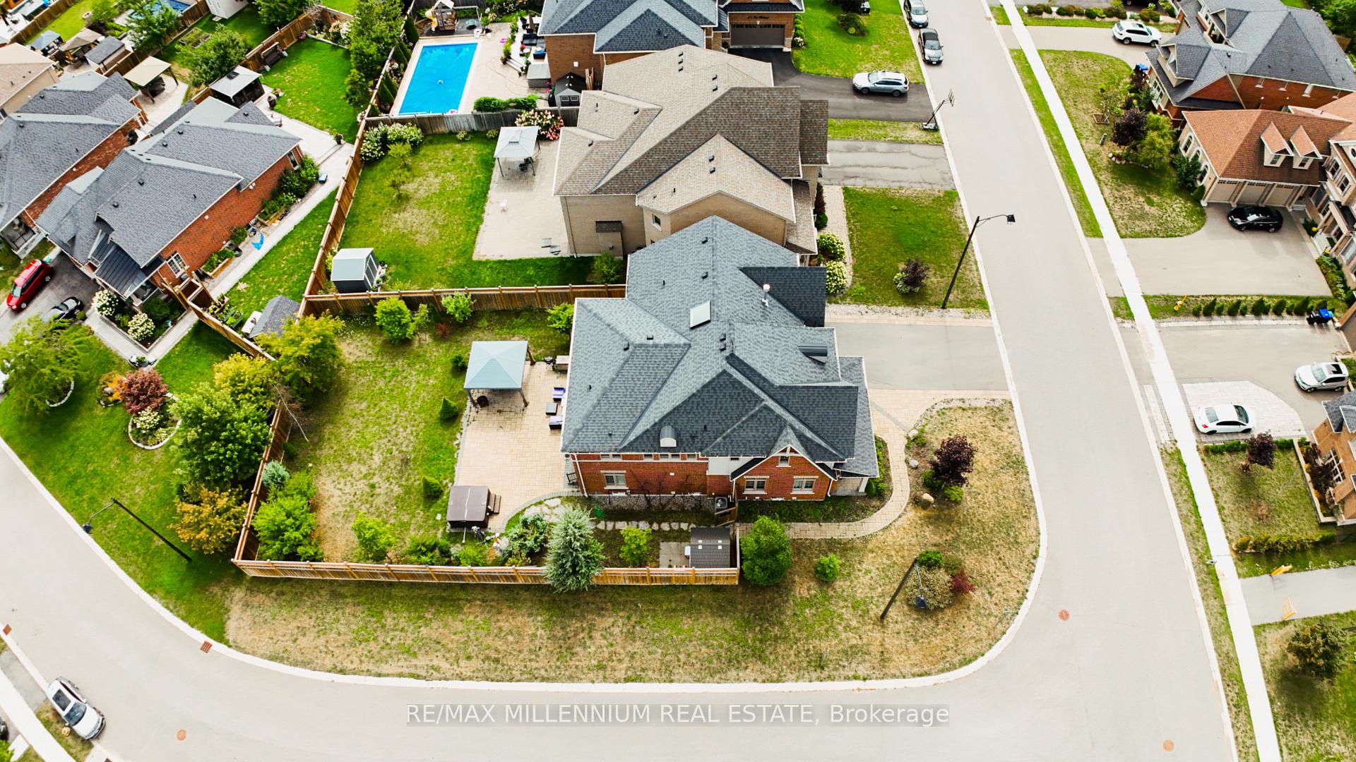 Photo 3 of 58 Trail Boulevard, Springwater, Centre Vespra — HOMEH