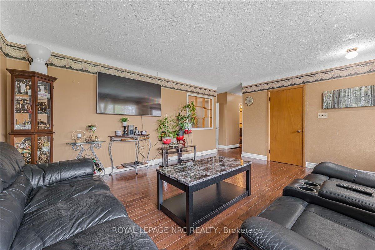 Photo 5 of 16 Dunraven Avenue, St. Catharines, Carlton/Bunting — HOMEH