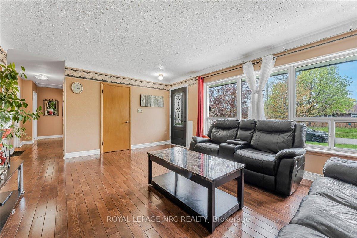 Photo 6 of 16 Dunraven Avenue, St. Catharines, Carlton/Bunting — HOMEH