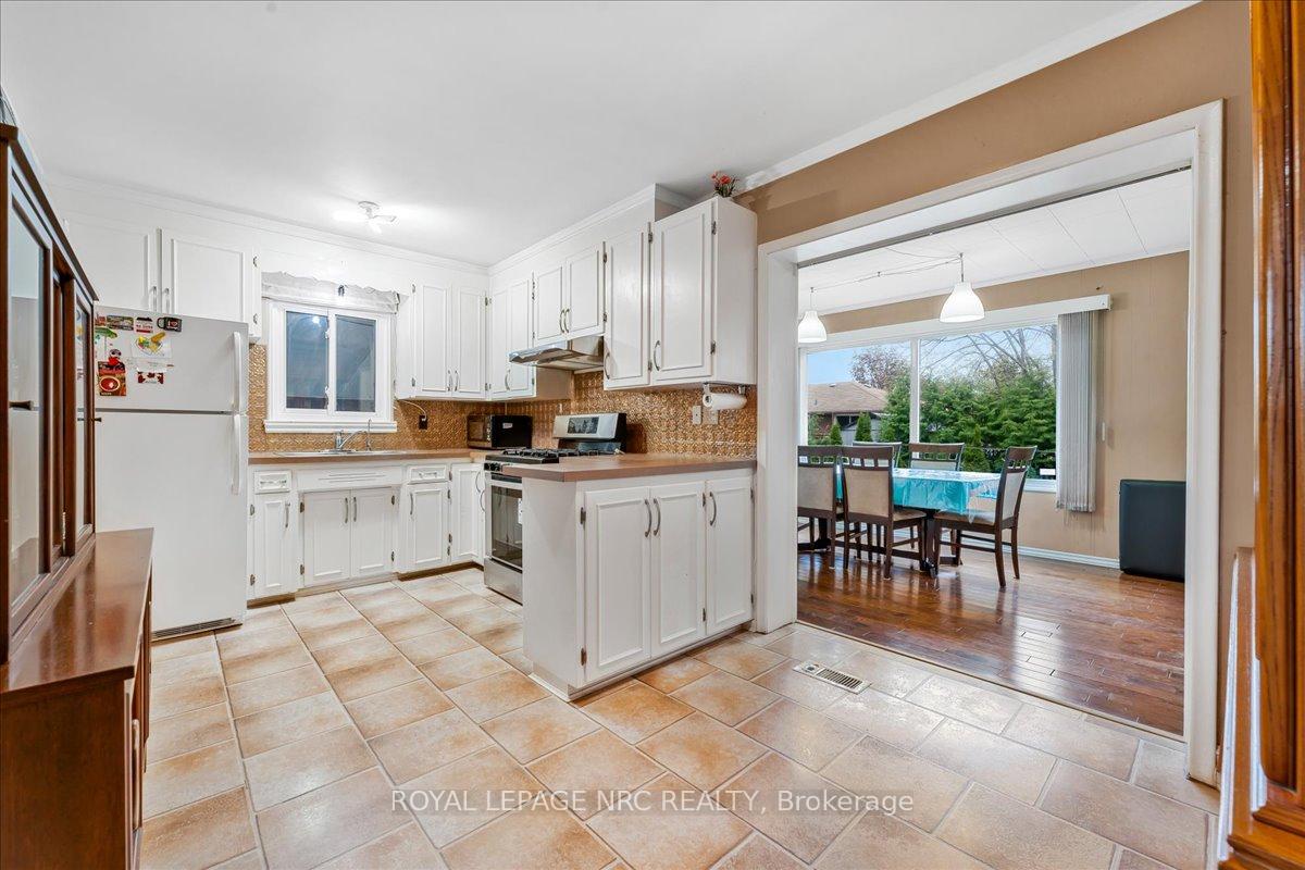 Photo 7 of 16 Dunraven Avenue, St. Catharines, Carlton/Bunting — HOMEH