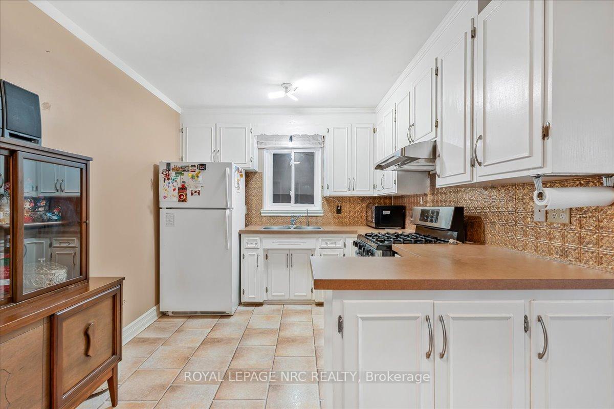 Photo 8 of 16 Dunraven Avenue, St. Catharines, Carlton/Bunting — HOMEH