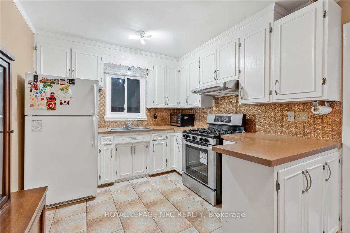 Photo 9 of 16 Dunraven Avenue, St. Catharines, Carlton/Bunting — HOMEH