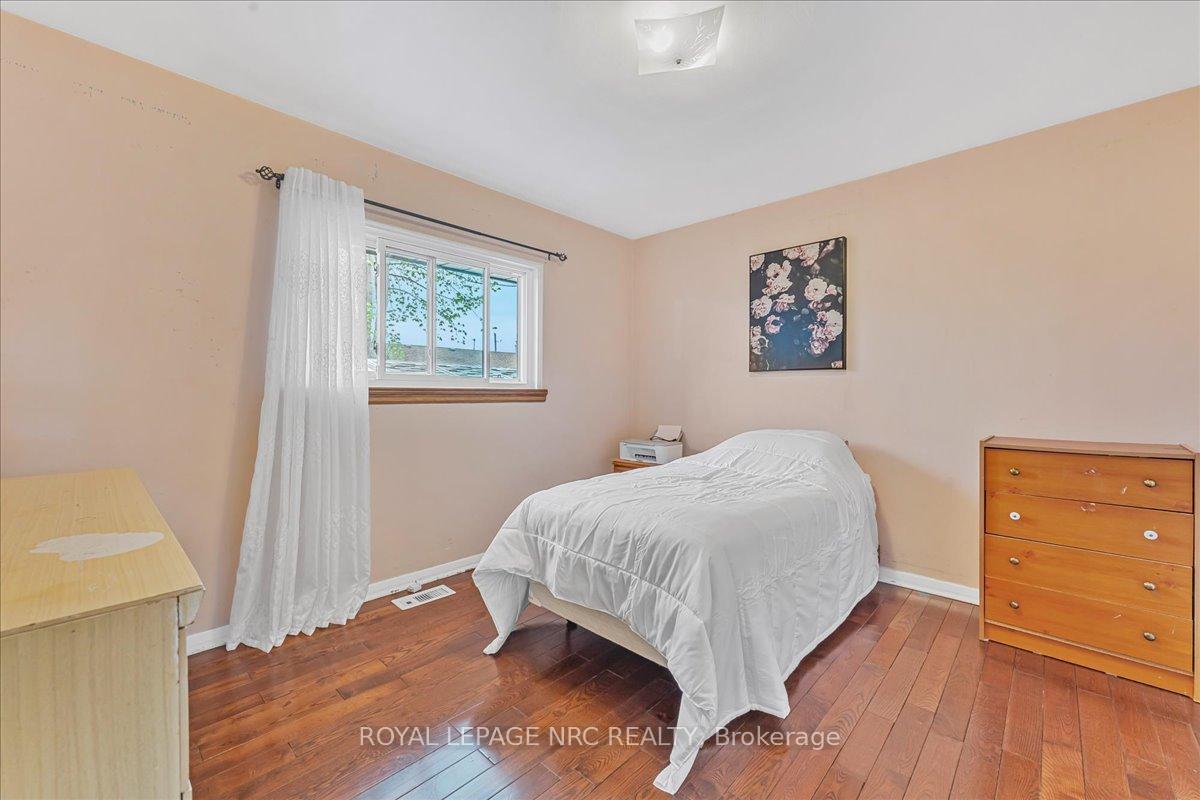 Photo 13 of 16 Dunraven Avenue, St. Catharines, Carlton/Bunting — HOMEH