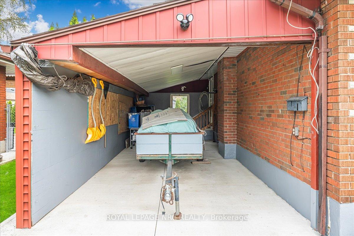 Photo 25 of 16 Dunraven Avenue, St. Catharines, Carlton/Bunting — HOMEH
