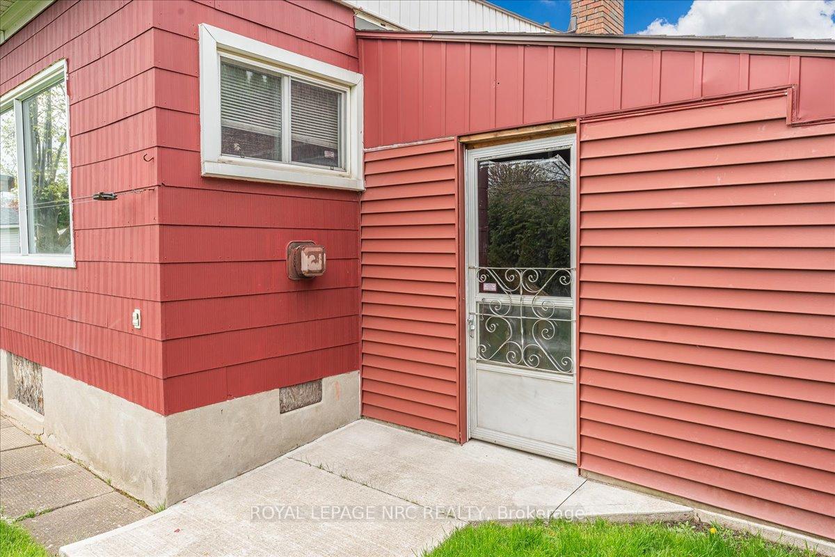 Photo 26 of 16 Dunraven Avenue, St. Catharines, Carlton/Bunting — HOMEH
