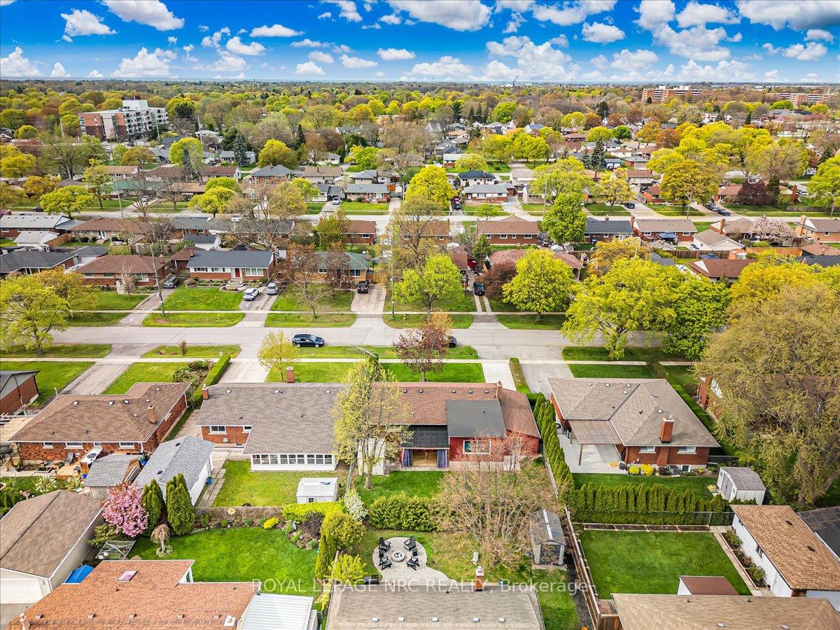 Photo 35 of 16 Dunraven Avenue, St. Catharines, Carlton/Bunting — HOMEH