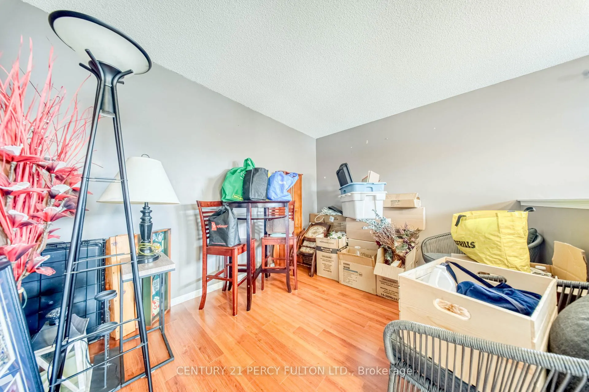 Photo 13 of 25 Crompton Drive, Barrie, Little Lake — HOMEH