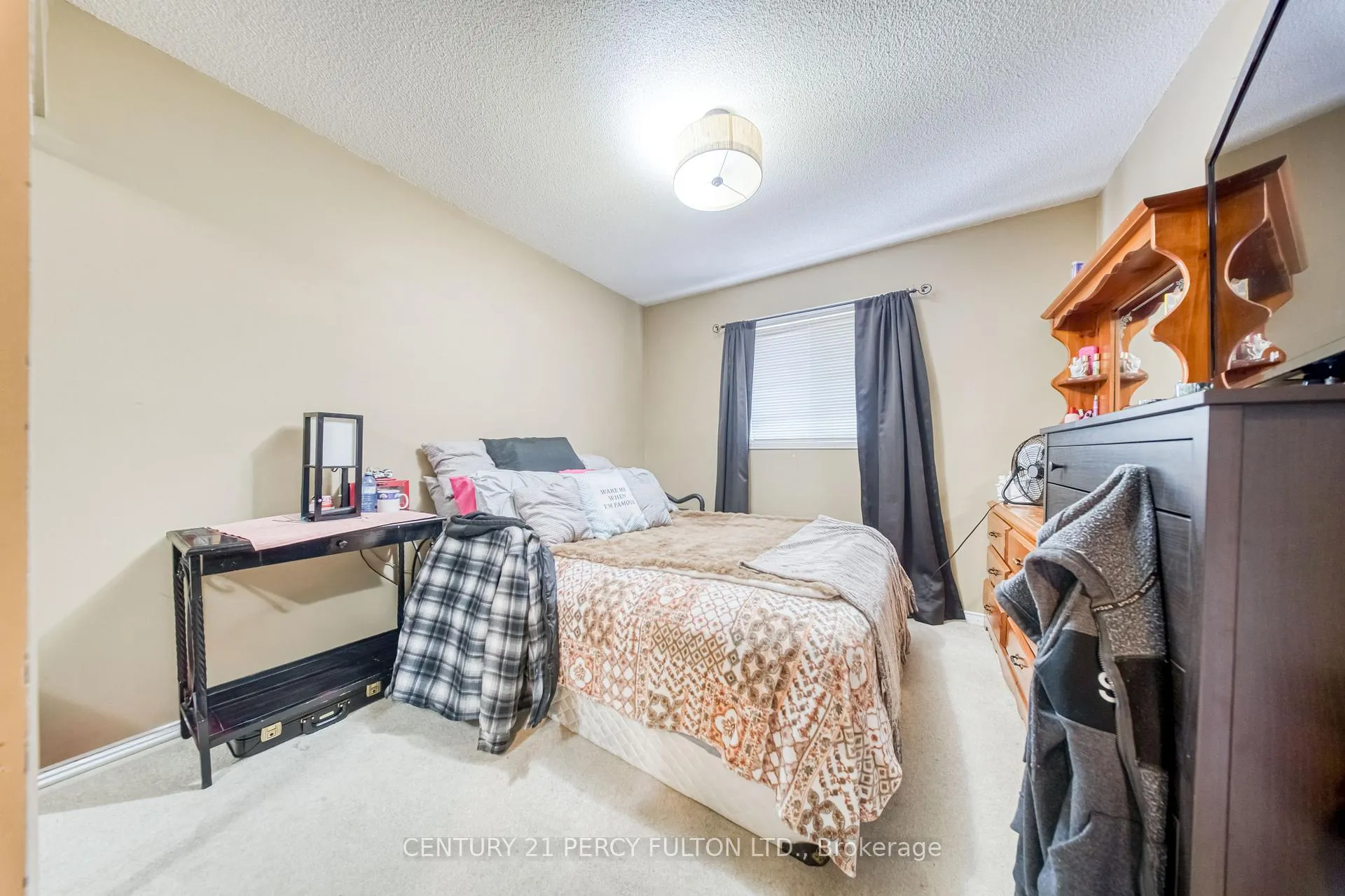 Photo 14 of 25 Crompton Drive, Barrie, Little Lake — HOMEH