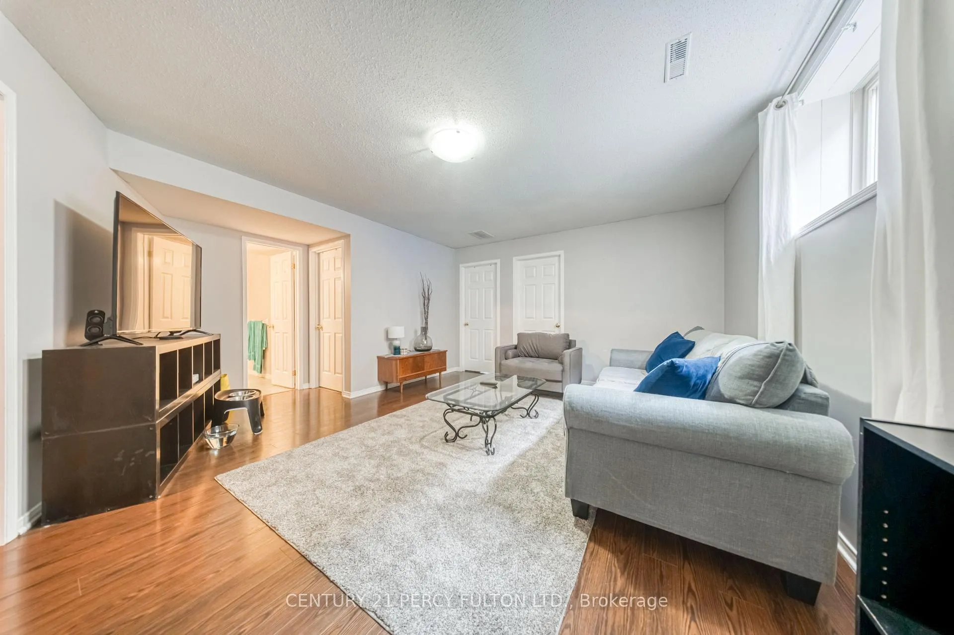 Photo 17 of 25 Crompton Drive, Barrie, Little Lake — HOMEH