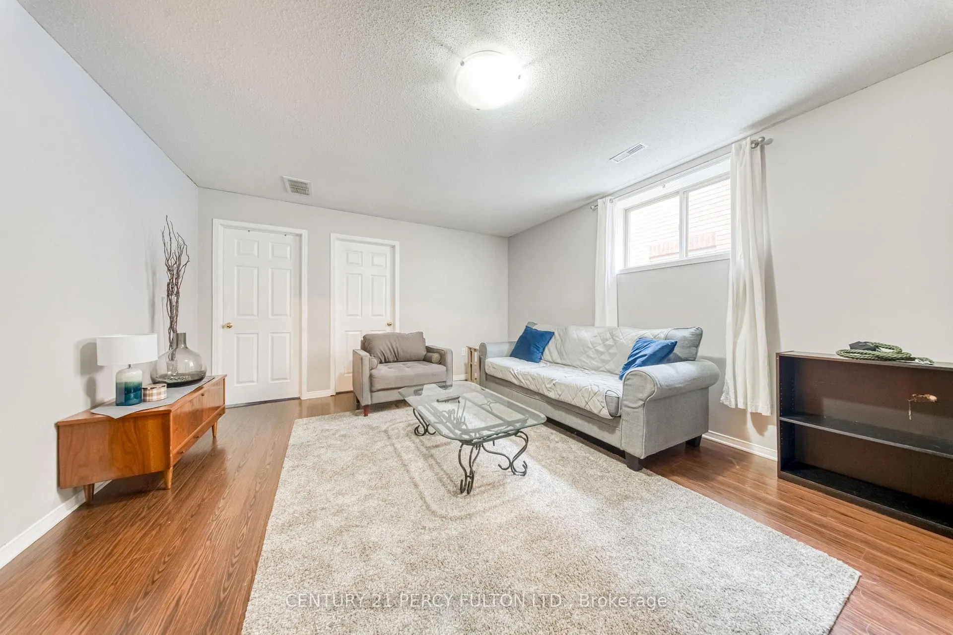 Photo 18 of 25 Crompton Drive, Barrie, Little Lake — HOMEH