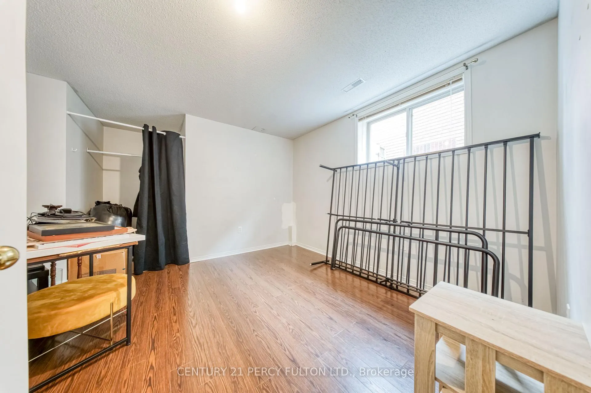 Photo 22 of 25 Crompton Drive, Barrie, Little Lake — HOMEH