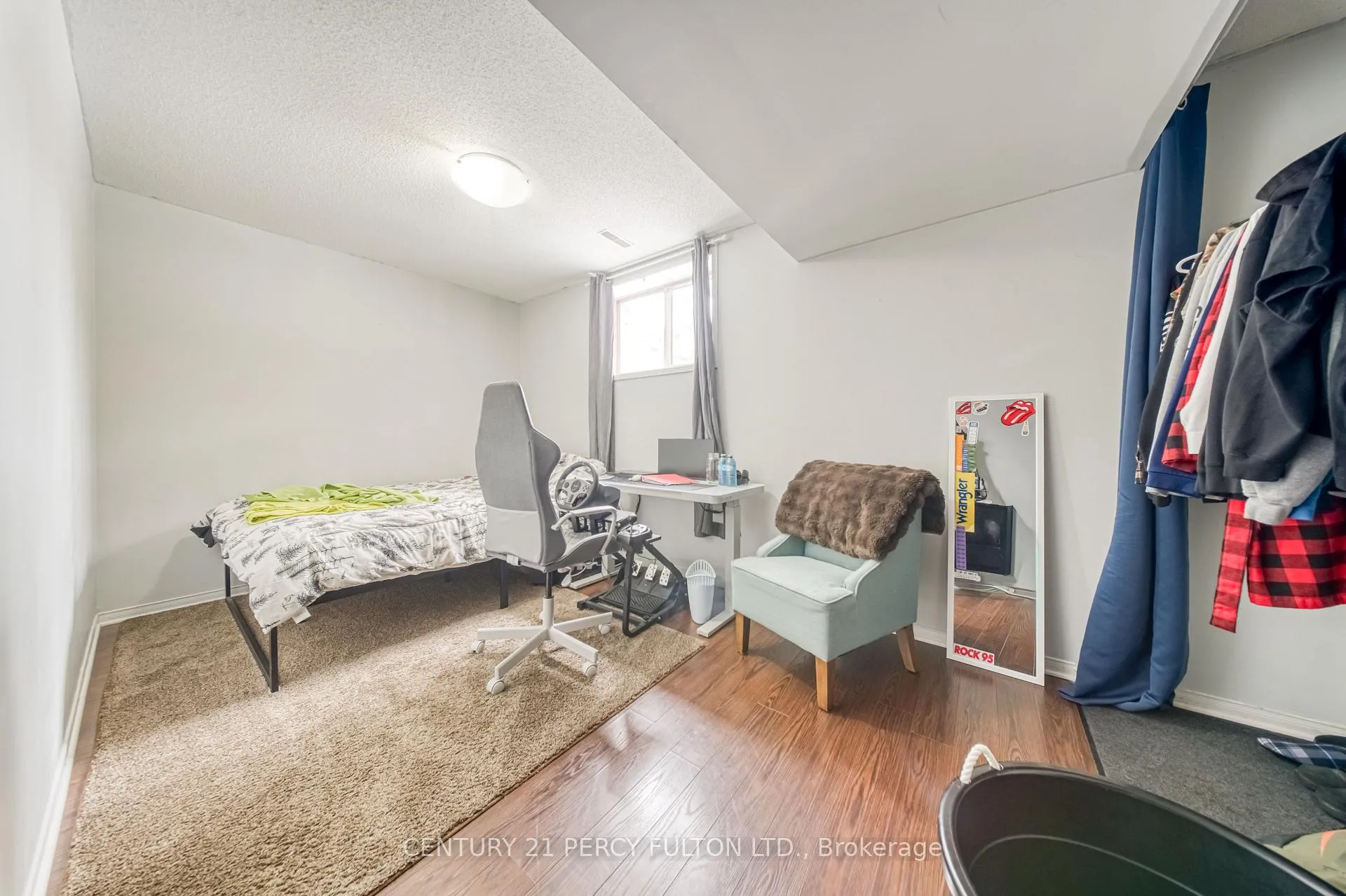 Photo 24 of 25 Crompton Drive, Barrie, Little Lake — HOMEH