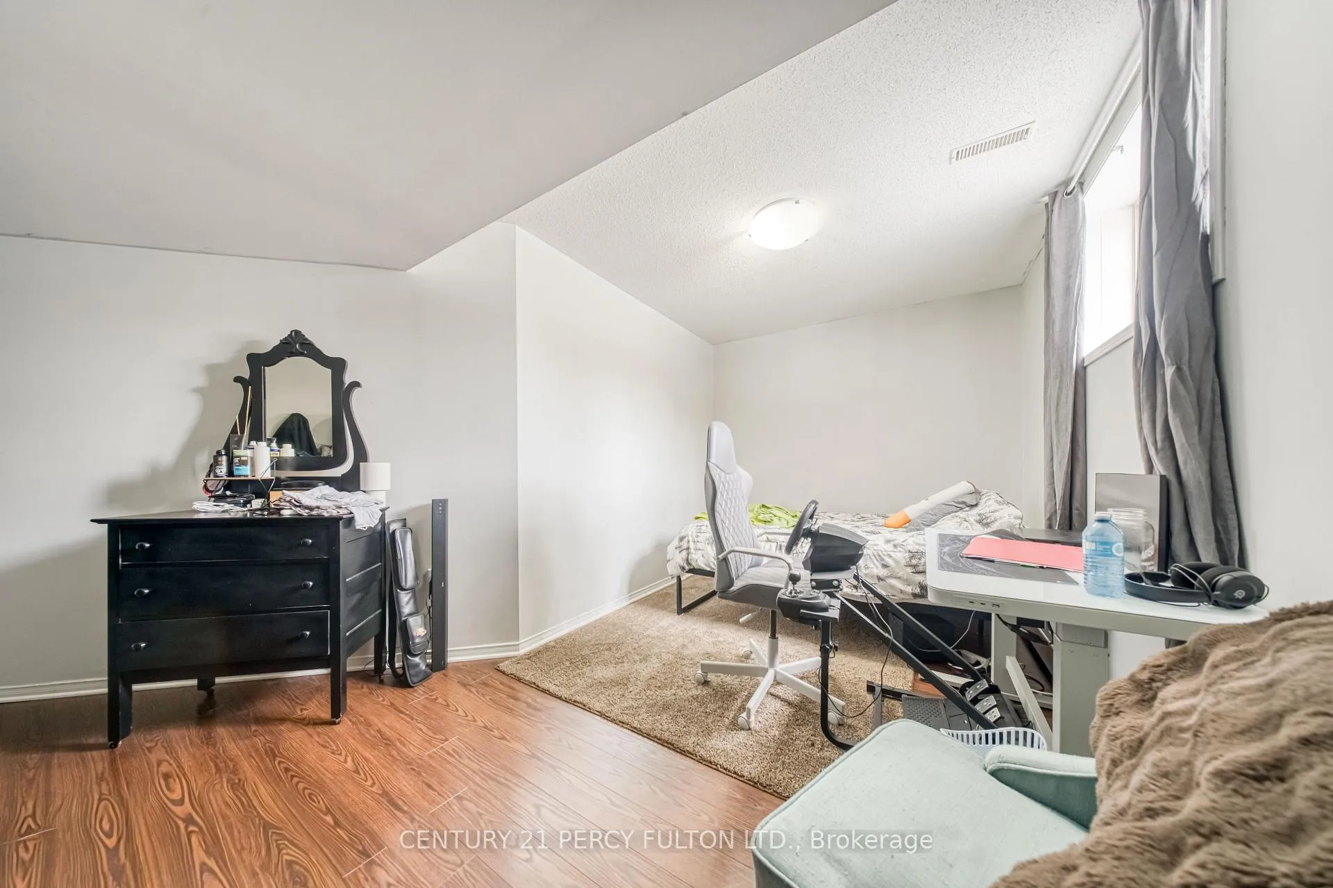 Photo 25 of 25 Crompton Drive, Barrie, Little Lake — HOMEH