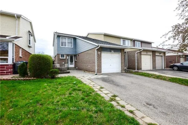 Photo 1 of 17 Gilmore Drive, Brampton, Madoc — HOMEH