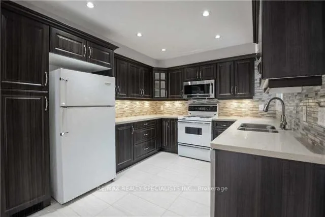 Photo 4 of 17 Gilmore Drive, Brampton, Madoc — HOMEH