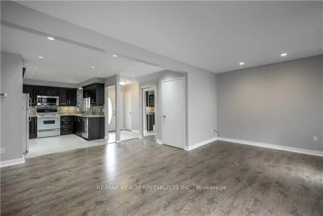 Photo 7 of 17 Gilmore Drive, Brampton, Madoc — HOMEH