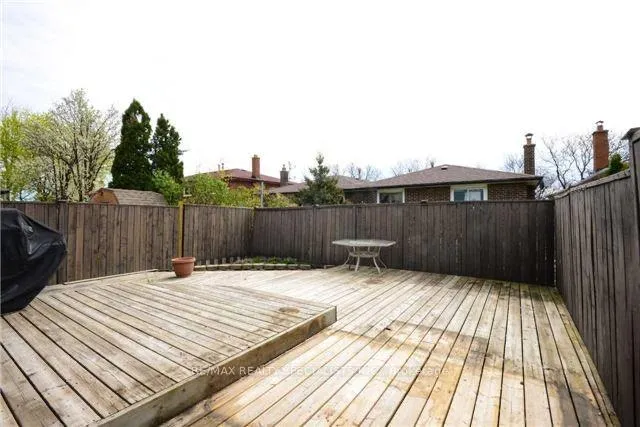 Photo 21 of 17 Gilmore Drive, Brampton, Madoc — HOMEH