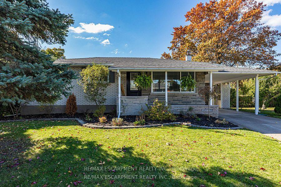 Photo 2 of 12 Ridley Heights Drive, St. Catharines, Ridley — HOMEH