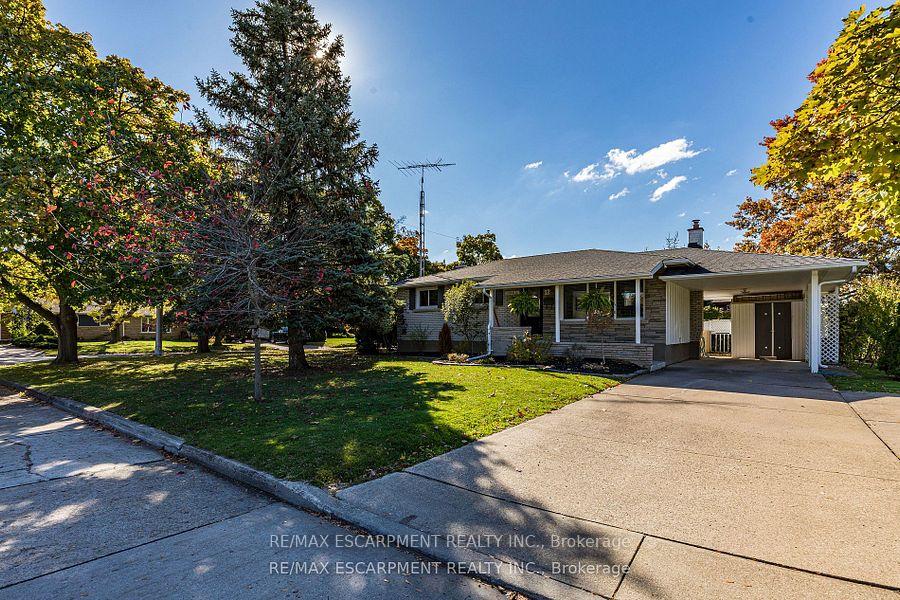 Photo 3 of 12 Ridley Heights Drive, St. Catharines, Ridley — HOMEH