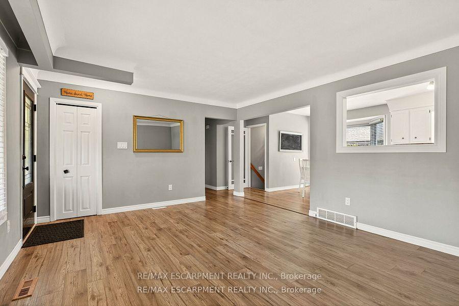 Photo 8 of 12 Ridley Heights Drive, St. Catharines, Ridley — HOMEH