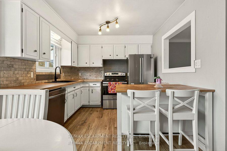Photo 14 of 12 Ridley Heights Drive, St. Catharines, Ridley — HOMEH