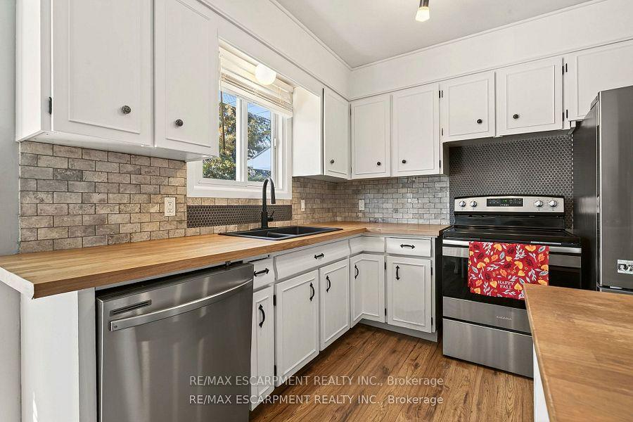 Photo 16 of 12 Ridley Heights Drive, St. Catharines, Ridley — HOMEH