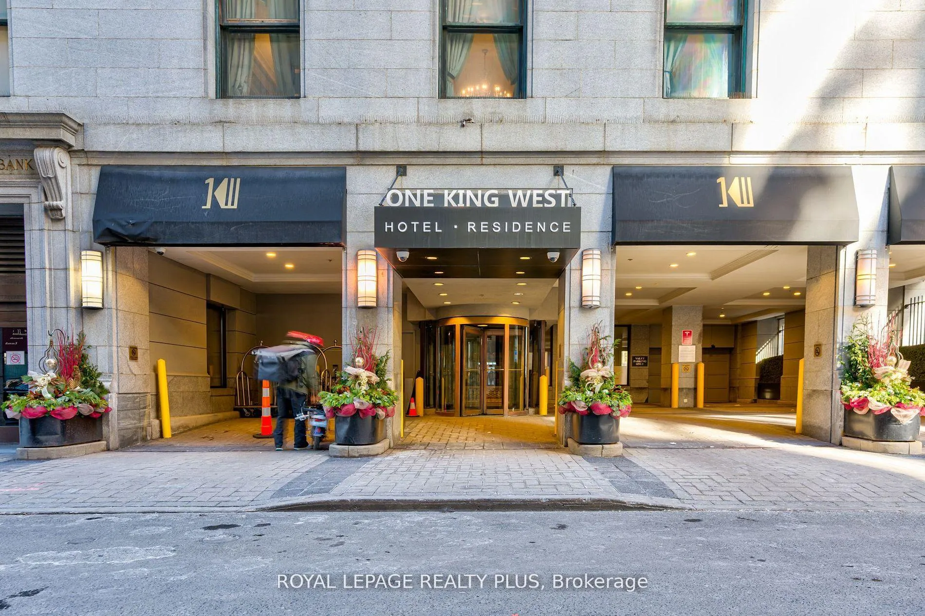 Front of Unit 1706, 1 King Street W