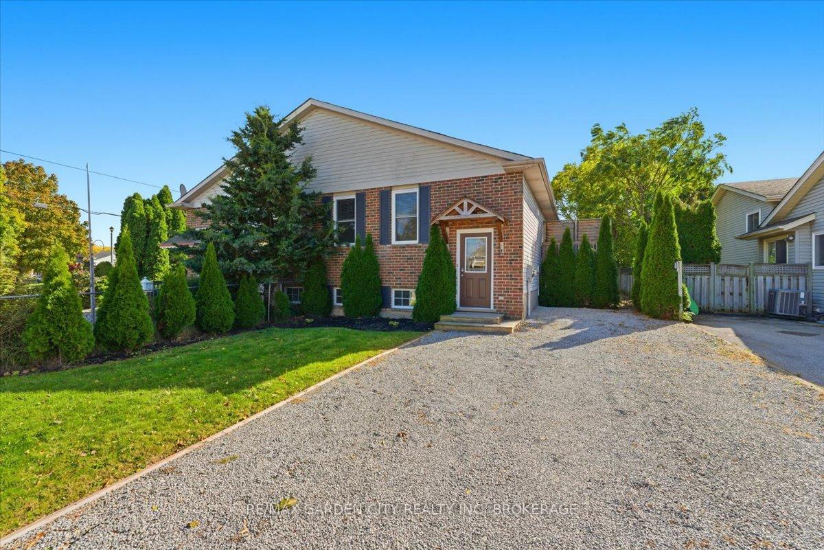 Photo 1 of Unit Main, 4 Fox Trail Drive, St. Catharines, Rykert/Vansickle — HOMEH