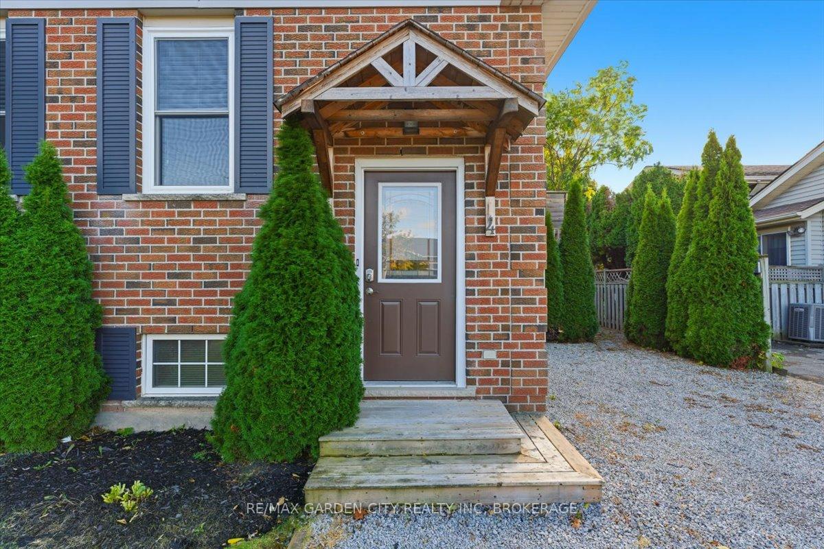Photo 4 of Unit Main, 4 Fox Trail Drive, St. Catharines, Rykert/Vansickle — HOMEH