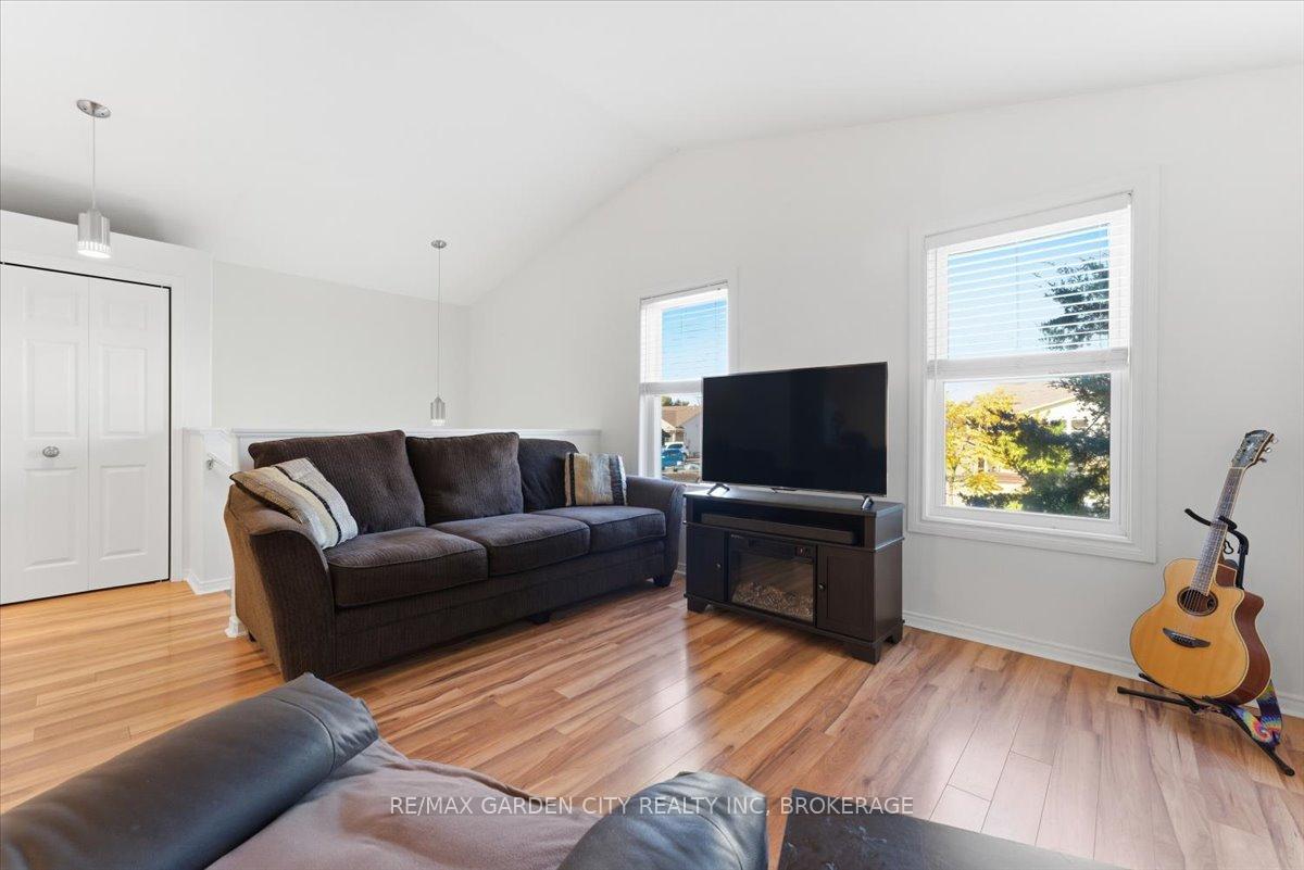 Photo 7 of Unit Main, 4 Fox Trail Drive, St. Catharines, Rykert/Vansickle — HOMEH