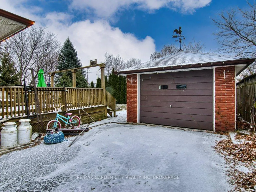 Photo 5 of 2 Sikorski Avenue, St. Catharines, Carlton/Bunting — HOMEH