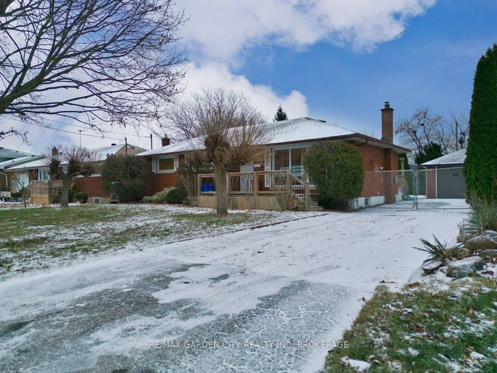 Photo 7 of 2 Sikorski Avenue, St. Catharines, Carlton/Bunting — HOMEH