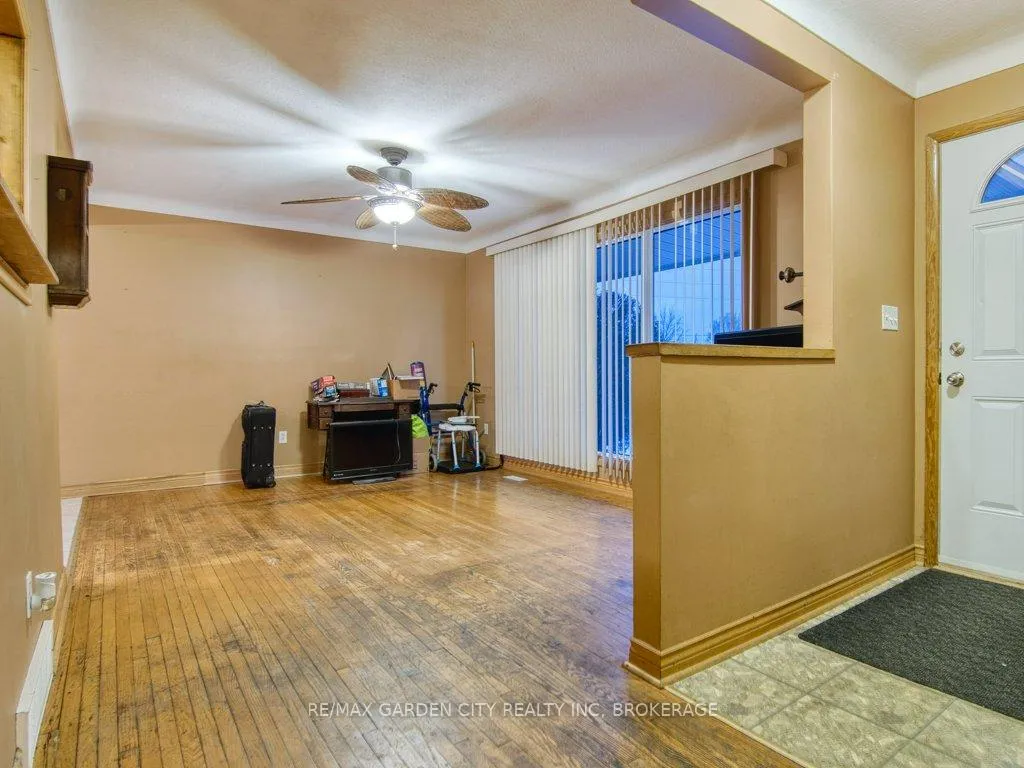 Photo 10 of 2 Sikorski Avenue, St. Catharines, Carlton/Bunting — HOMEH