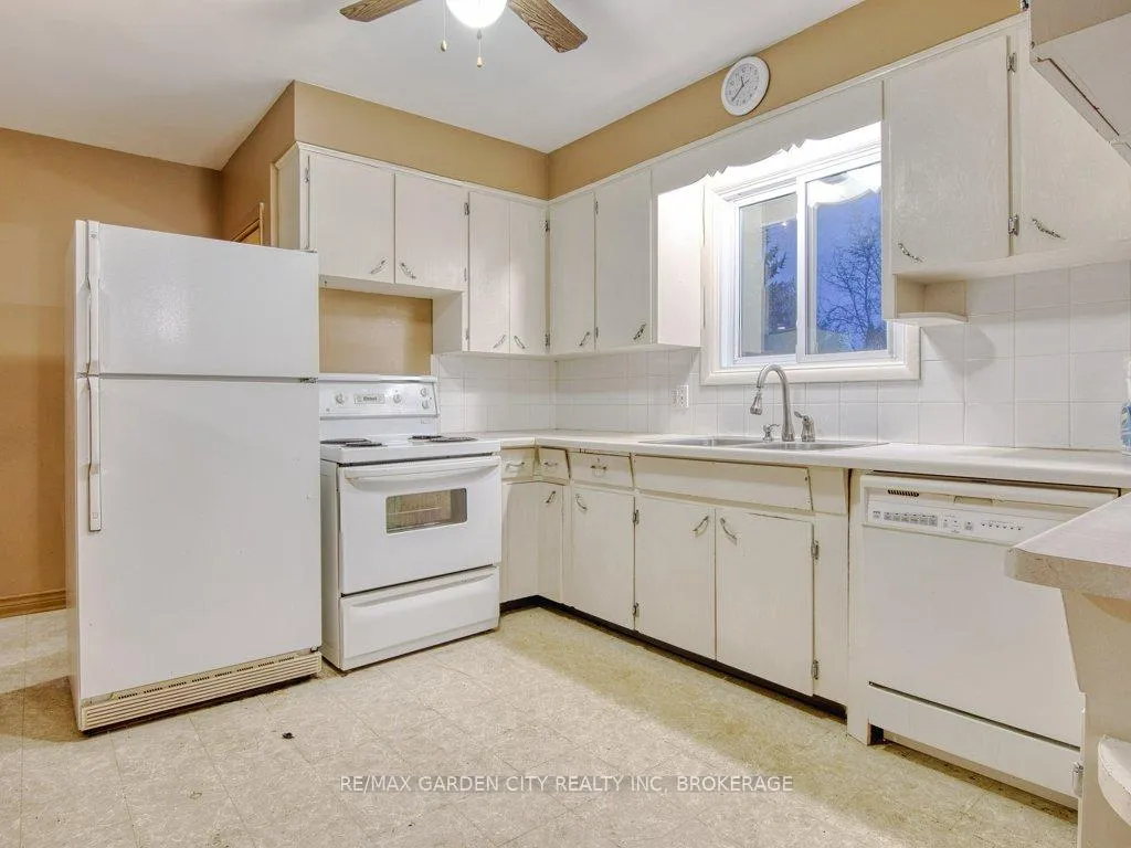 Photo 13 of 2 Sikorski Avenue, St. Catharines, Carlton/Bunting — HOMEH