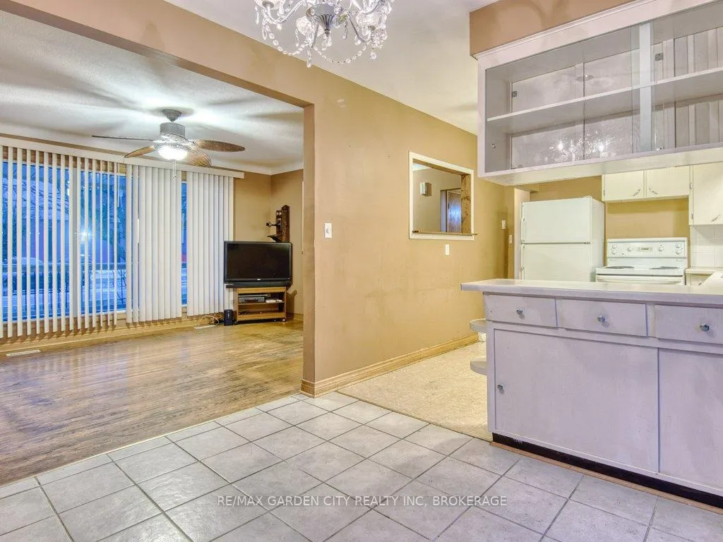 Photo 14 of 2 Sikorski Avenue, St. Catharines, Carlton/Bunting — HOMEH