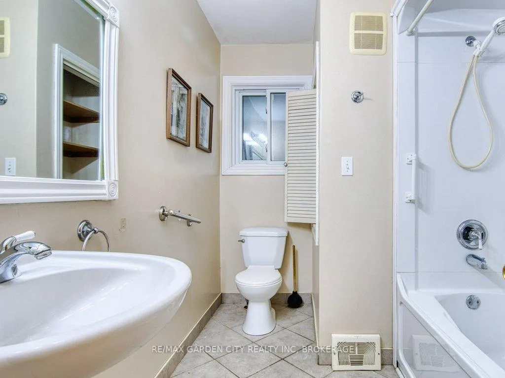 Photo 23 of 2 Sikorski Avenue, St. Catharines, Carlton/Bunting — HOMEH