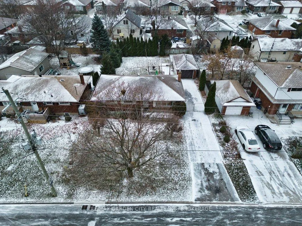 Photo 47 of 2 Sikorski Avenue, St. Catharines, Carlton/Bunting — HOMEH