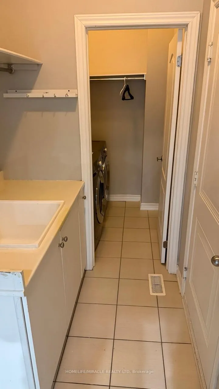 Photo 6 of 14 Canary Close, Brampton, Credit Valley — HOMEH