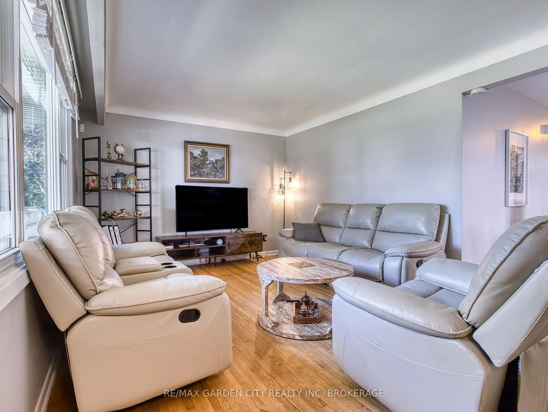 Photo 2 of 12 Princeway Drive, St. Catharines, Lakeport — HOMEH