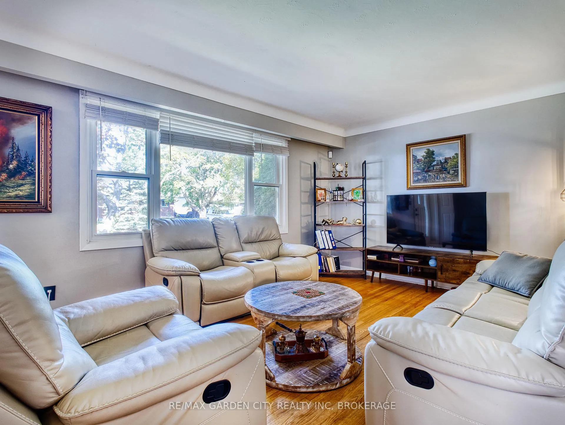 Photo 4 of 12 Princeway Drive, St. Catharines, Lakeport — HOMEH