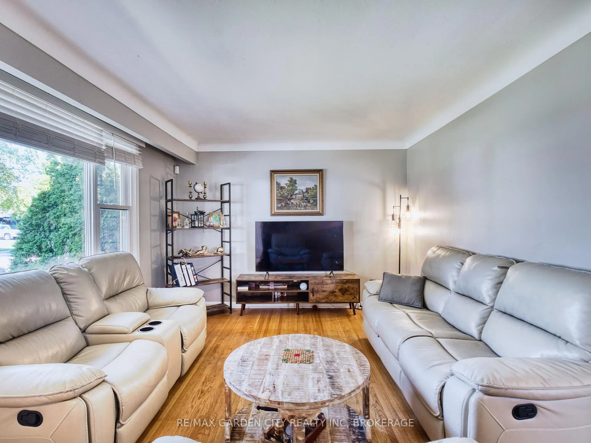 Photo 5 of 12 Princeway Drive, St. Catharines, Lakeport — HOMEH