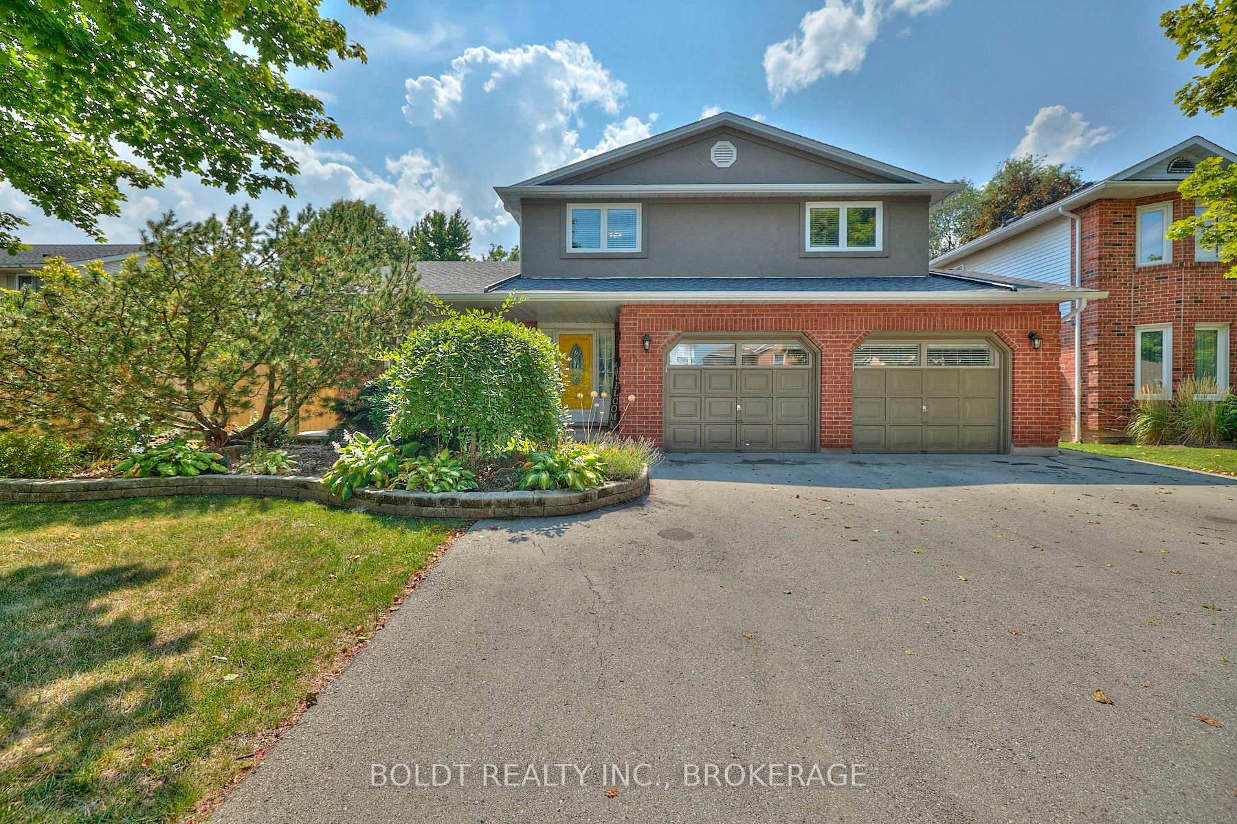 Photo 2 of 41 Farmington Drive, St. Catharines, Grapeview — HOMEH