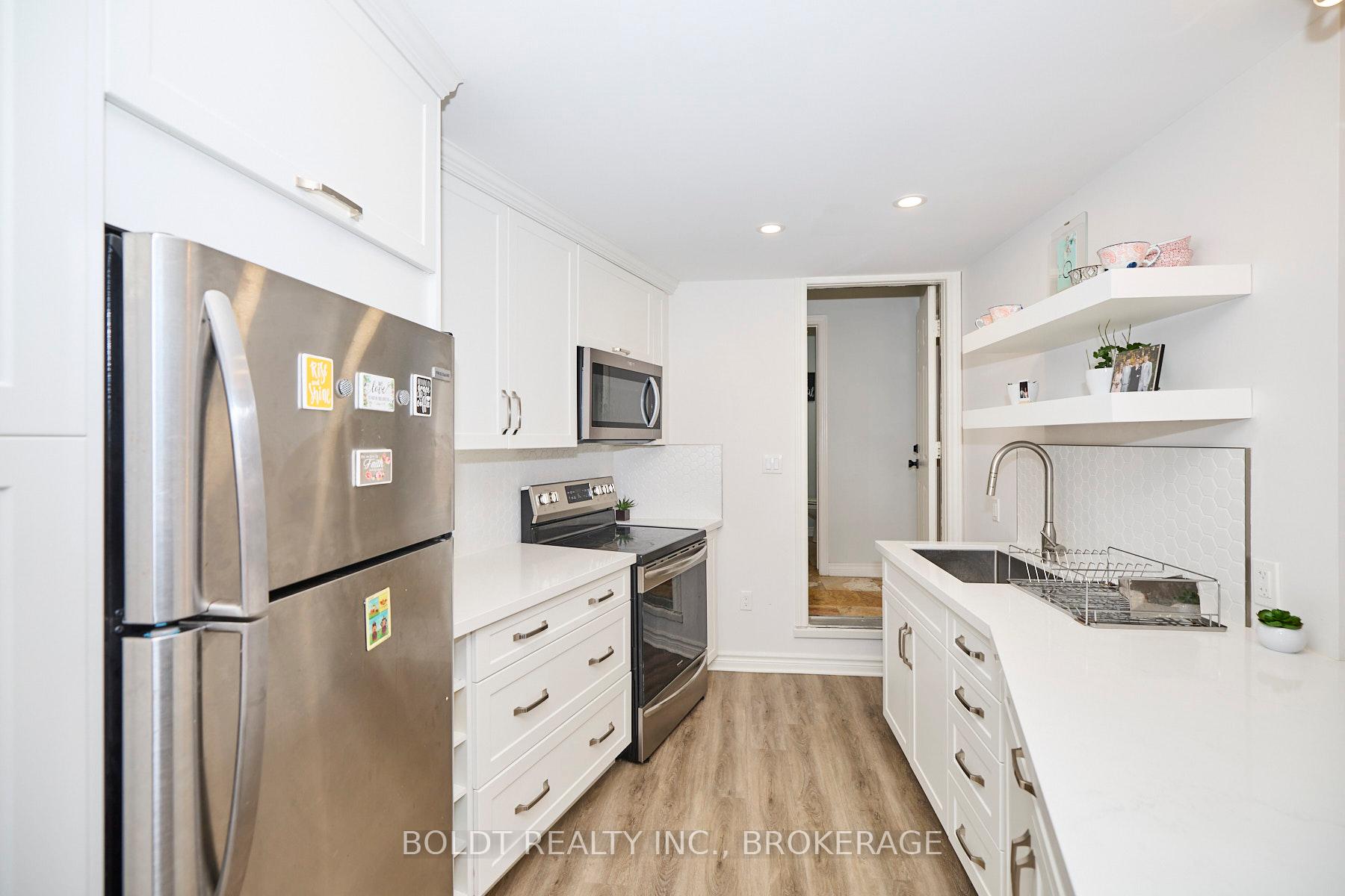 Photo 5 of 41 Farmington Drive, St. Catharines, Grapeview — HOMEH