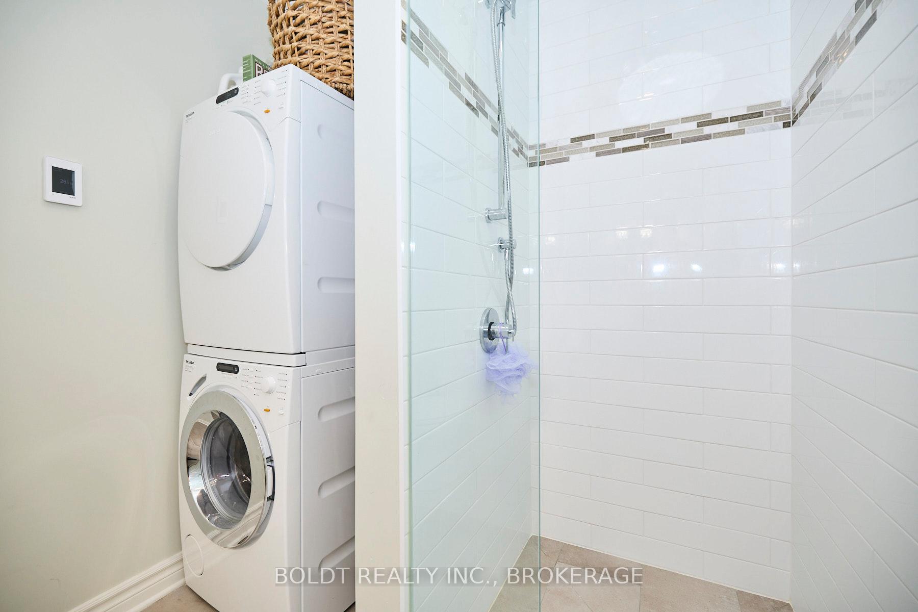 Photo 11 of 41 Farmington Drive, St. Catharines, Grapeview — HOMEH