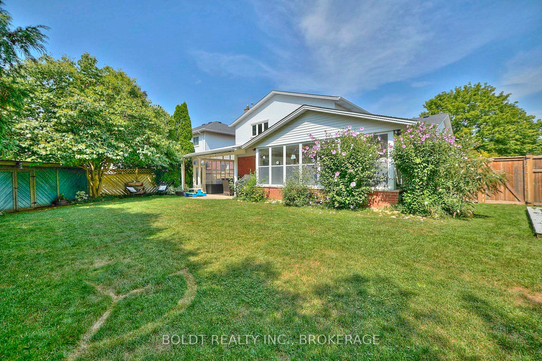 Photo 13 of 41 Farmington Drive, St. Catharines, Grapeview — HOMEH