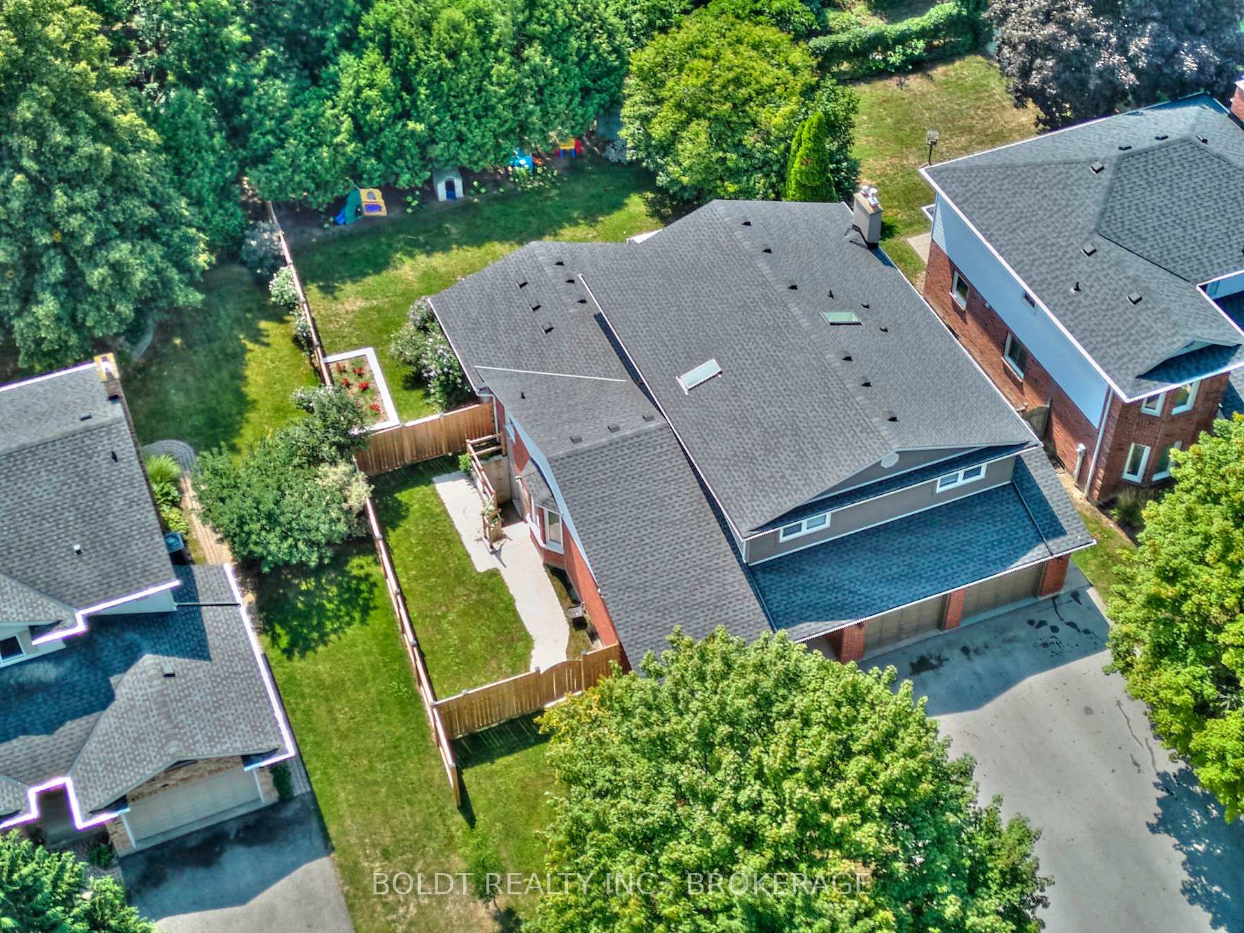 Photo 17 of 41 Farmington Drive, St. Catharines, Grapeview — HOMEH