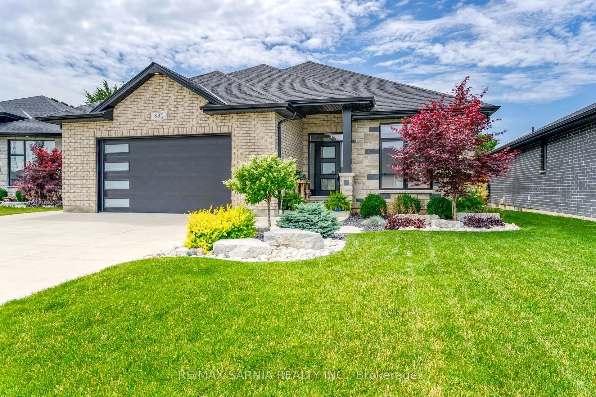 Photo 1 of 393 Bayhill Drive, St. Clair — HOMEH