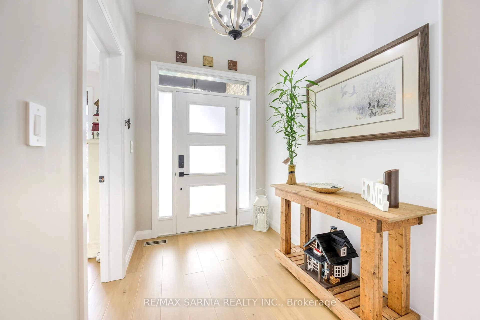 Photo 2 of 393 Bayhill Drive, St. Clair — HOMEH